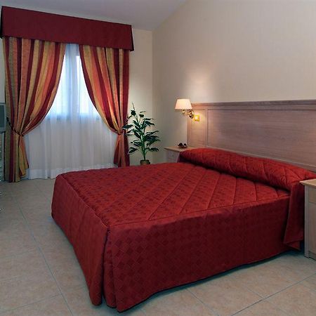 Complesso L'Oasi Hotel Aranova Luaran gambar