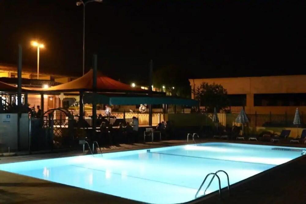 Complesso L'Oasi Hotel Aranova Luaran gambar