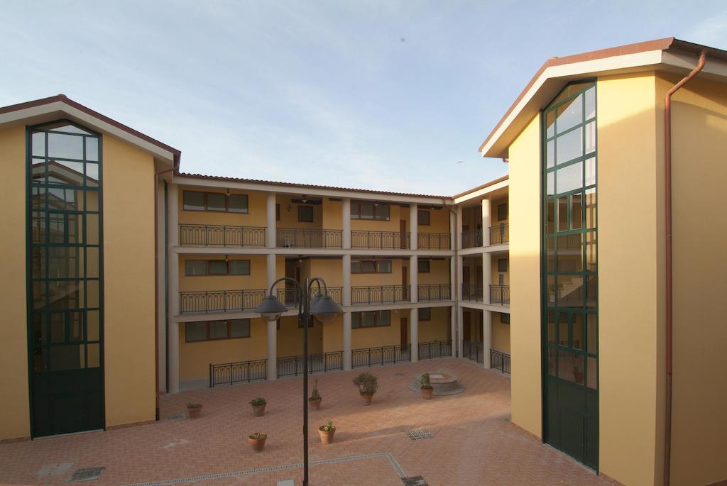 Complesso L'Oasi Hotel Aranova Luaran gambar