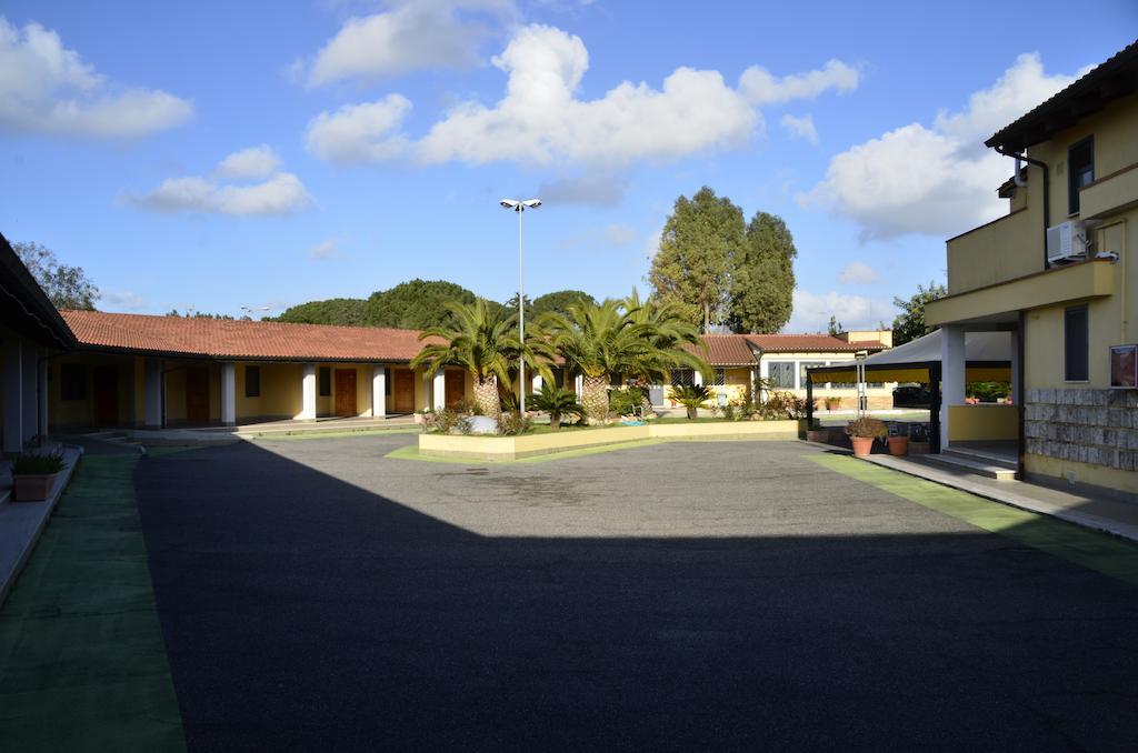 Complesso L'Oasi Hotel Aranova Luaran gambar