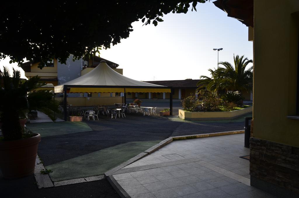 Complesso L'Oasi Hotel Aranova Luaran gambar