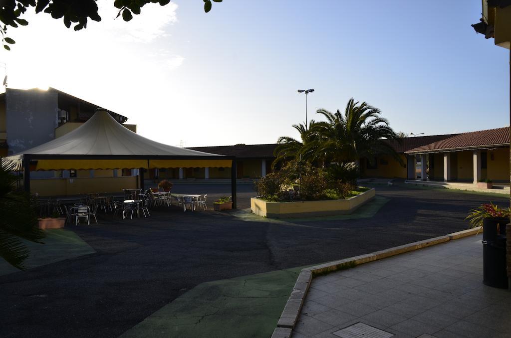 Complesso L'Oasi Hotel Aranova Luaran gambar