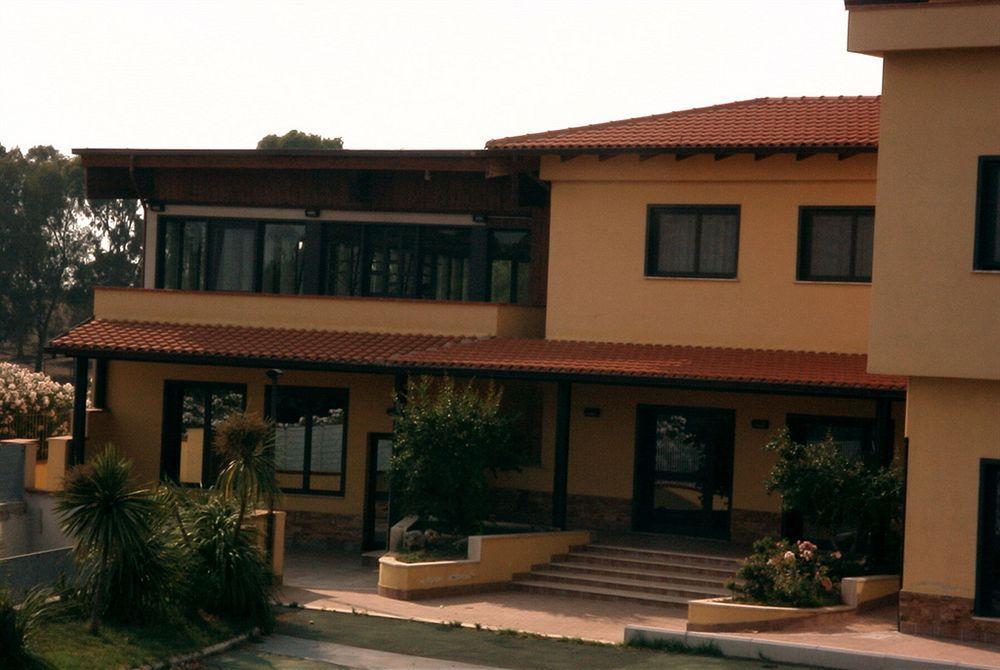 Complesso L'Oasi Hotel Aranova Luaran gambar