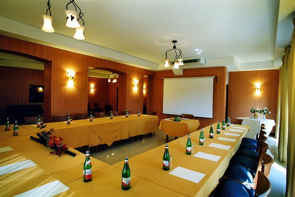 Complesso L'Oasi Hotel Aranova Luaran gambar